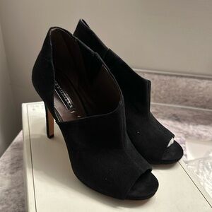 BCBG Maxazria MA-ARIENA black summer suede bootie heels. Size 7.5